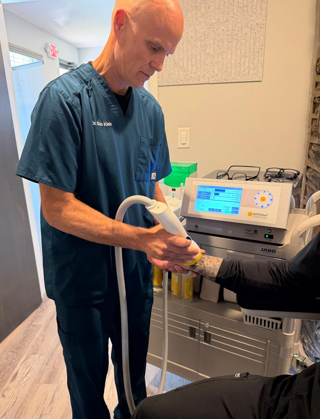 Dr. Dan Klein examining a patient for carpal tunnel symptoms in Upper Darby PA